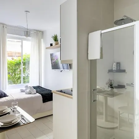 Апартаменты Cozy Near The Eiffel Tower Париж