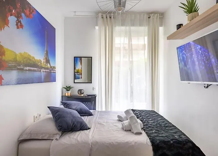 Cozy Near The Eiffel Tower
